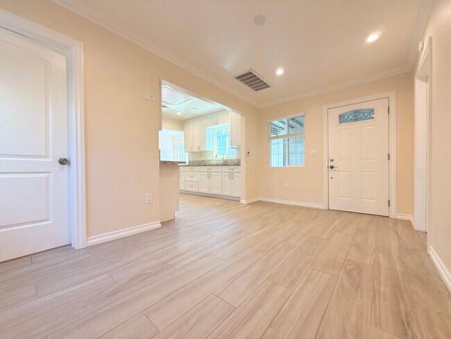 Foto del edificio - Modern 2BD/2BA ADU in Prime Toluca Terrace Location