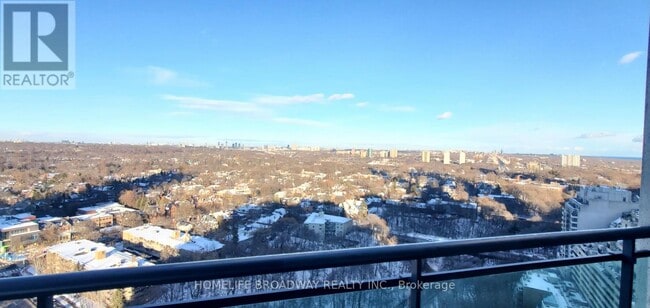 Photo du bâtiment - 300 Bloor St E