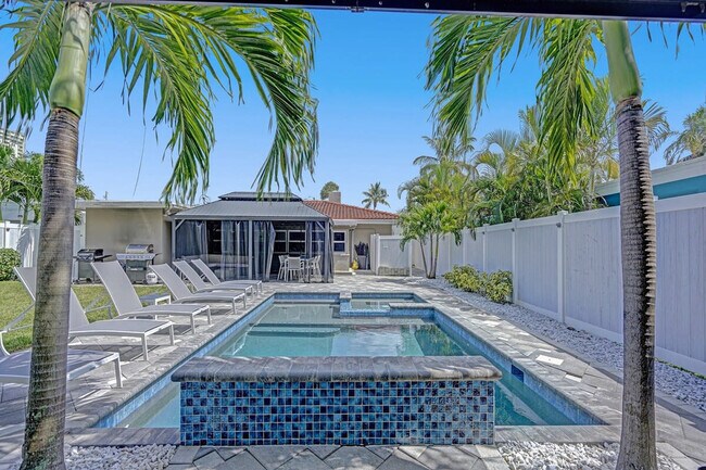 Foto del edificio - 501 Hibiscus Ave