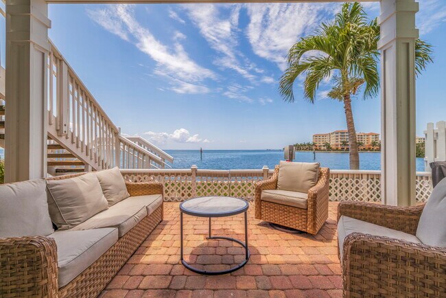 Building Photo - 5266 Beach Dr SE