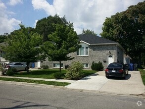3 Bedroom Signature Units - 3404 Bloomfield Rd