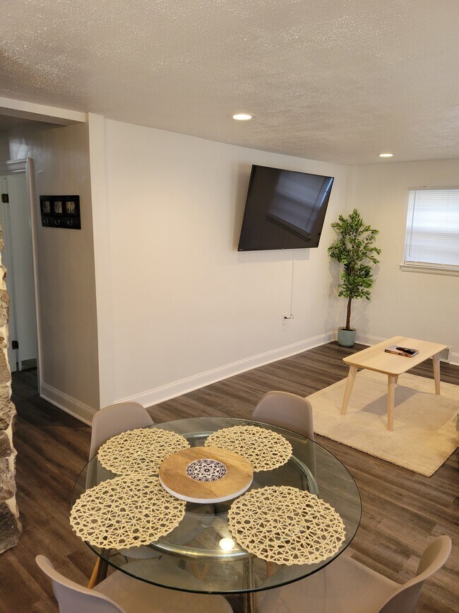 Foto del edificio - 4012 Lawrence St