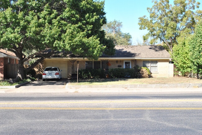 Building Photo - 4204 Olsen Blvd