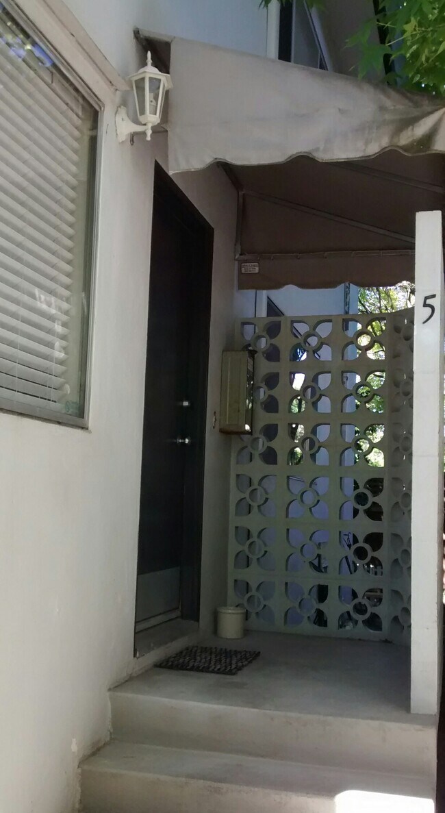 Foto del edificio - 820 Highland Ave