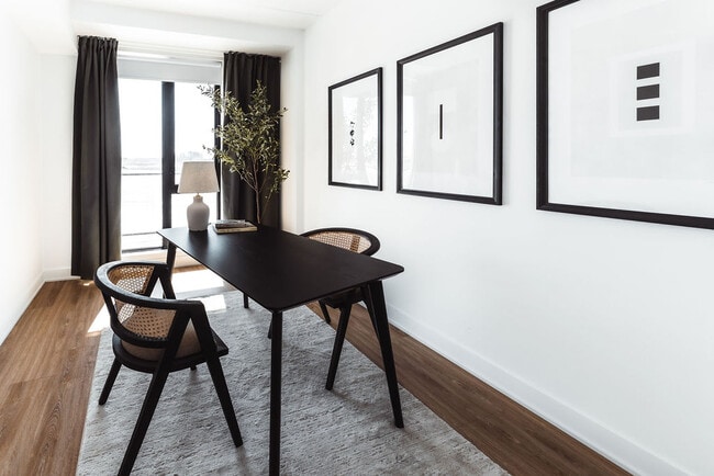 Building Photo - Bellevue MTL