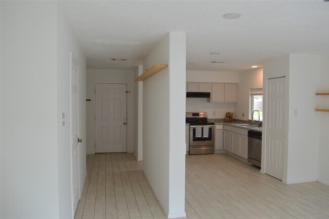 Foto del edificio - 1212 E Red Cedar Cir