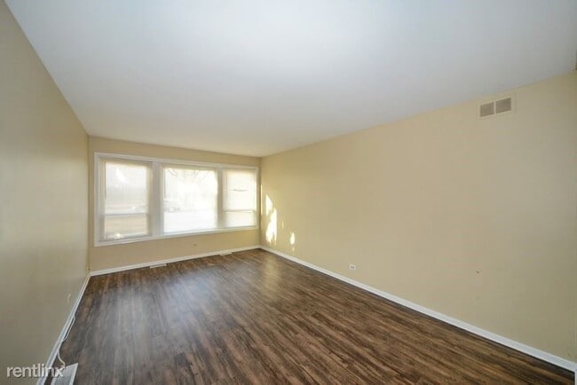 Building Photo - 4 br, 2.5 bath House - 9349 DEE RD