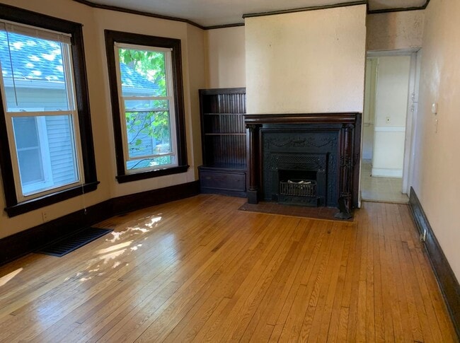 Building Photo - 1037 Jenifer St