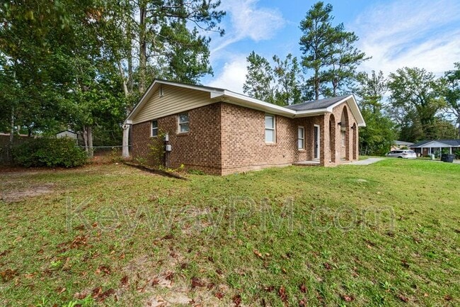 Building Photo - 2631 Drayton Dr