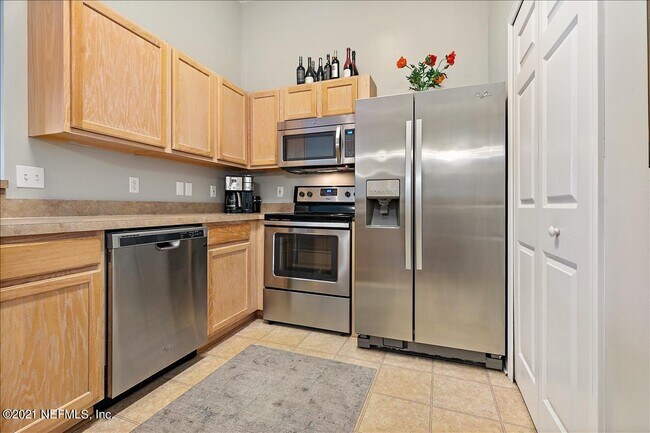 Building Photo - 37 Jardin De Mer Pl