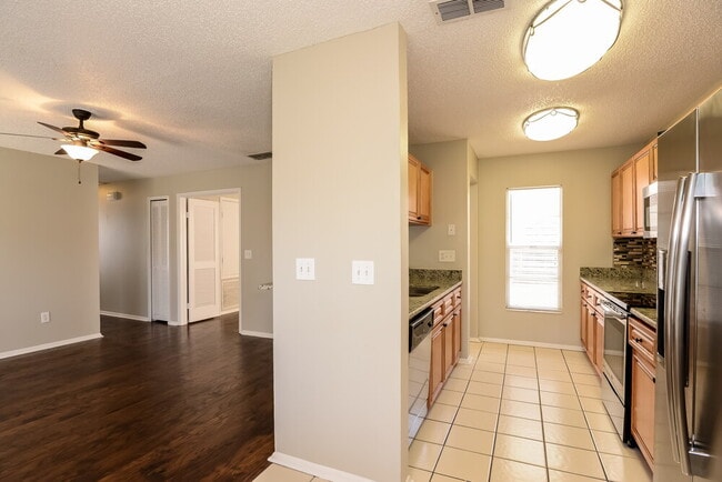 Building Photo - 1428 High Knoll Dr