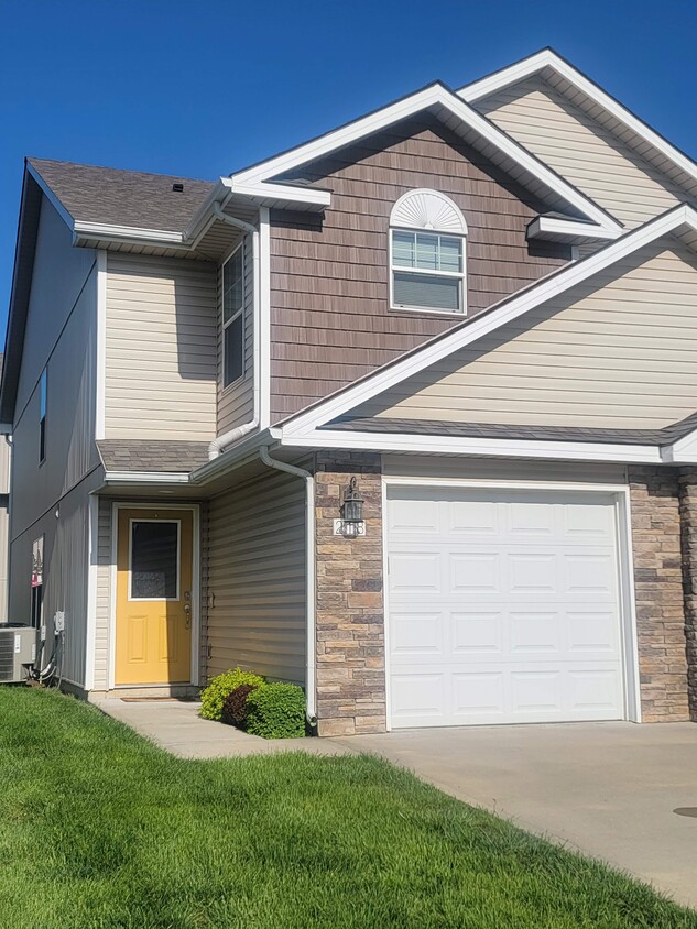 218 N Washington St, Raymore, MO 64083 Townhome Rentals in Raymore MO