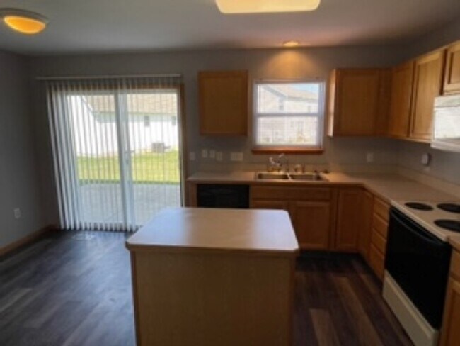 Foto del edificio - 5307 Chaucer Dr