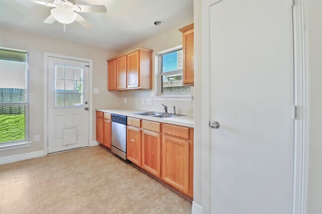 Building Photo - 14926 Diamond Way