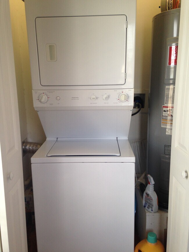 Washer dryer - 12 NW Front St