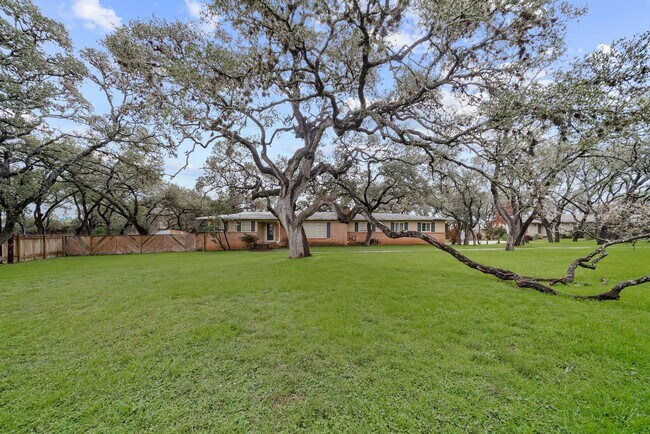 Building Photo - 2BED, 2BATH HOLLYWOOD PARK