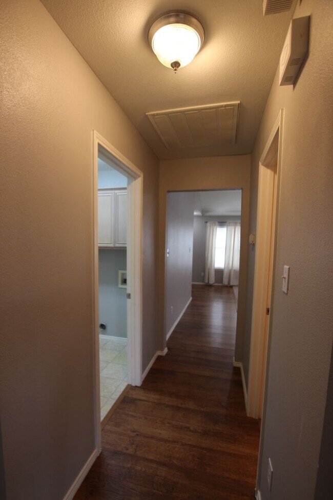 Foto del edificio - Beautiful 4 bedroom 2 bath home in Flint!