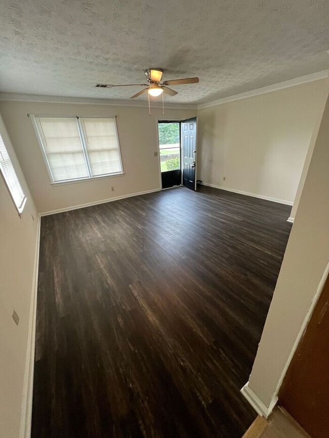 Foto del edificio - Finally 2 bedroom 1 bath ranch duplex avai...
