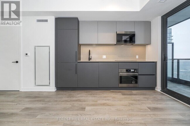 Building Photo - 35 Parliament St