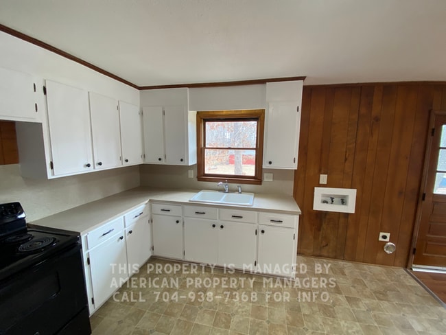 Foto del edificio - 3810 Vanderburg Dr