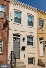 Building Photo - 315 Baylis St