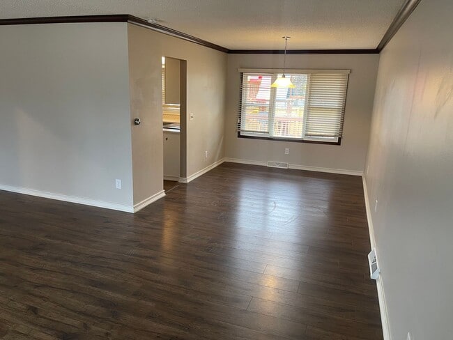 Building Photo - Executive home for rent! Excellent locatio...