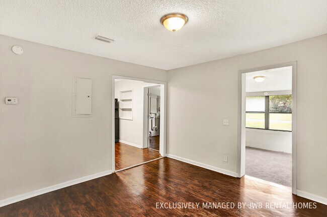 Foto del edificio - 353 Thompson St