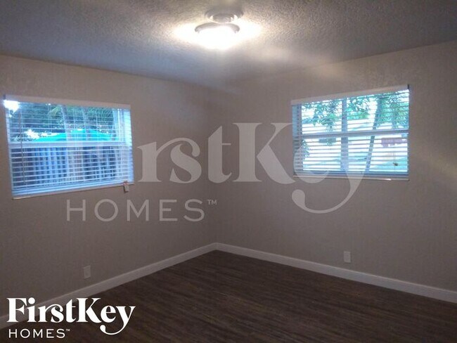 Foto del edificio - 3181 SW 22nd Ct