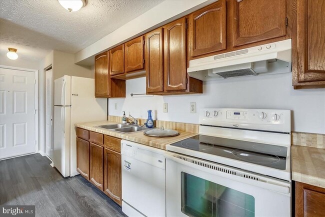 Building Photo - 551 Heather Ridge Dr