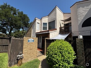 Building Photo - 503 Ranch Trail