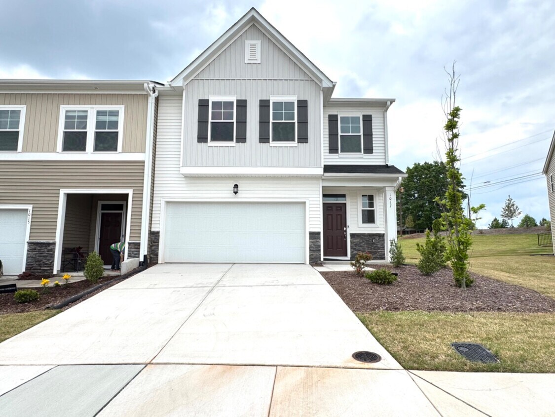 Primary Photo - 4 Bedroom End Unit Townhome Almost New