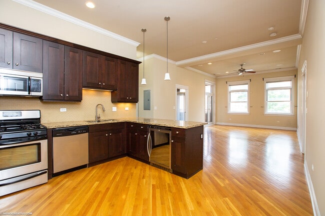 Building Photo - 2730 N Ashland Ave