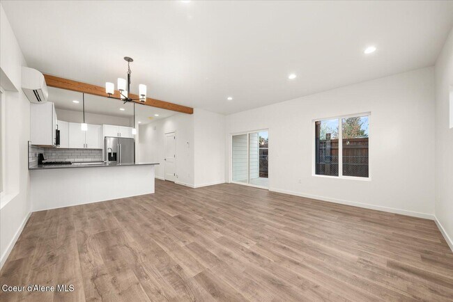 Foto del edificio - 2246 Chaffee St
