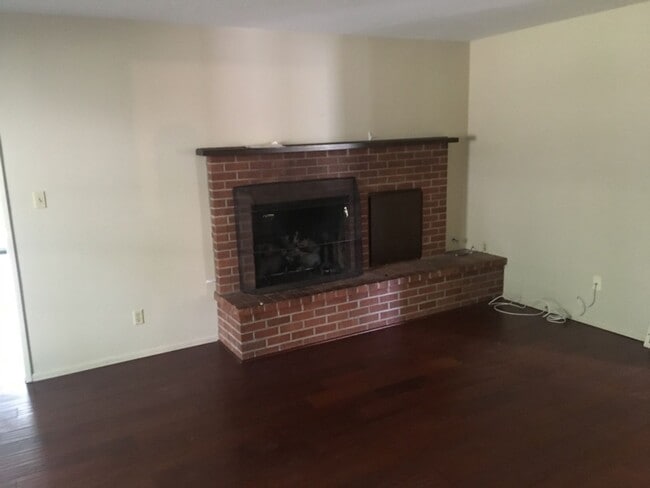 Building Photo - Nice 4 bedroom home in Coconino Estates