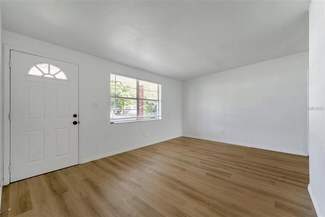 Foto del edificio - 11134 Harding Dr