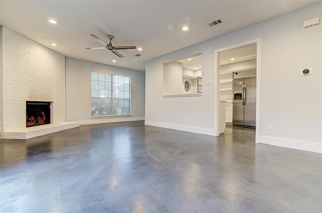Foto del edificio - 7216 Lilac Ln