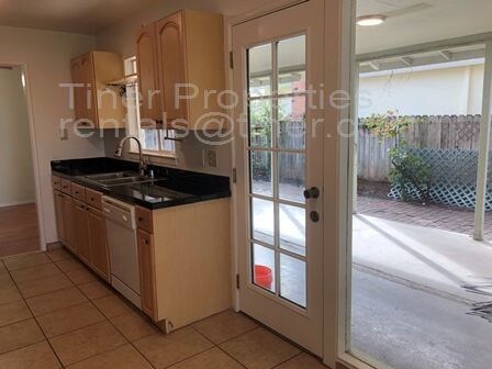 Building Photo - Charming Bedroom 2.5 Bath - Tier 3