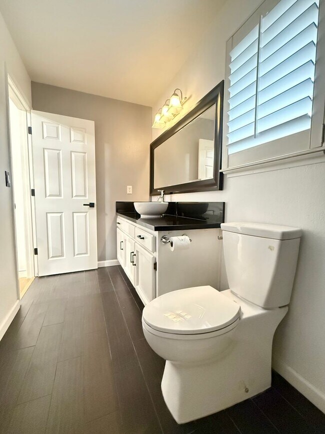 Foto del edificio - Don’t Miss This Beautiful 3-Bedroom + Office Gated Home!