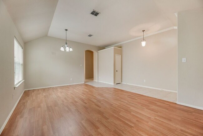 Building Photo - "Spacious 4-Bedroom with 2 Baths and 2,116 Sq Ft in Little Elm!"