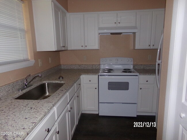 Foto del edificio - 5707 Lake Dr