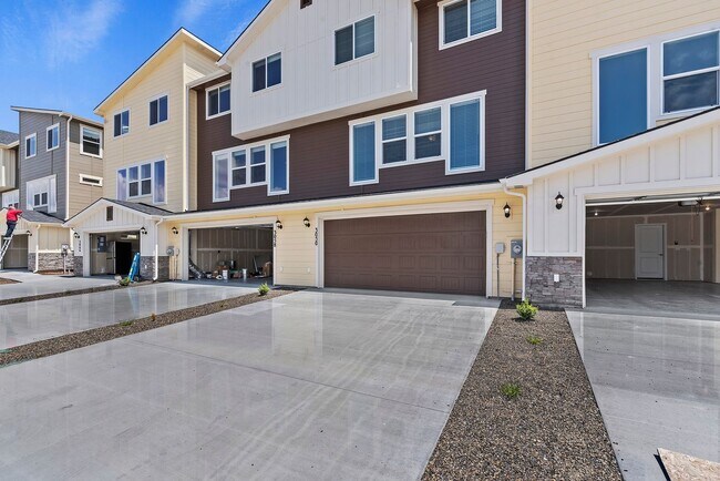 Building Photo - Can't miss luxury New Townhome in West Bench!