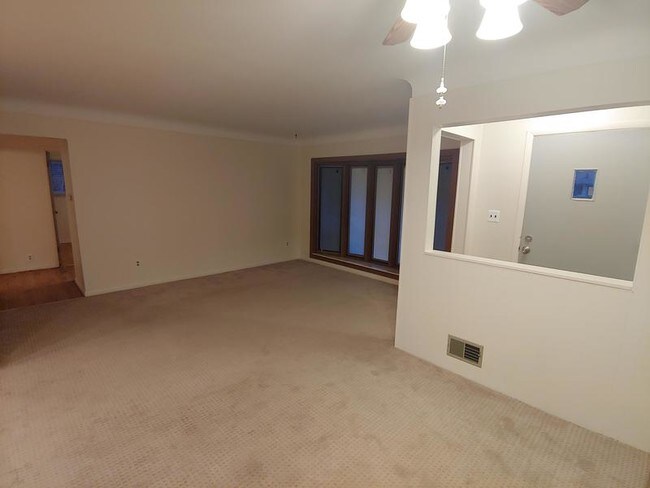 Foto del edificio - 25300 Harmon St