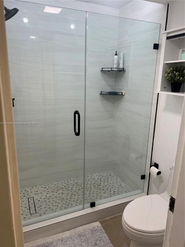 Building Photo - MIAMI LAKES CYPRESS VILLAS