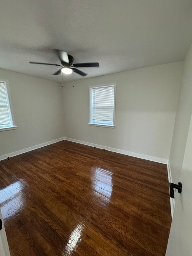 Foto del edificio - 6023 Wallace Rd