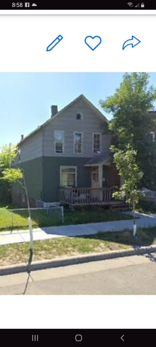 Building Photo - 722 E 4th St