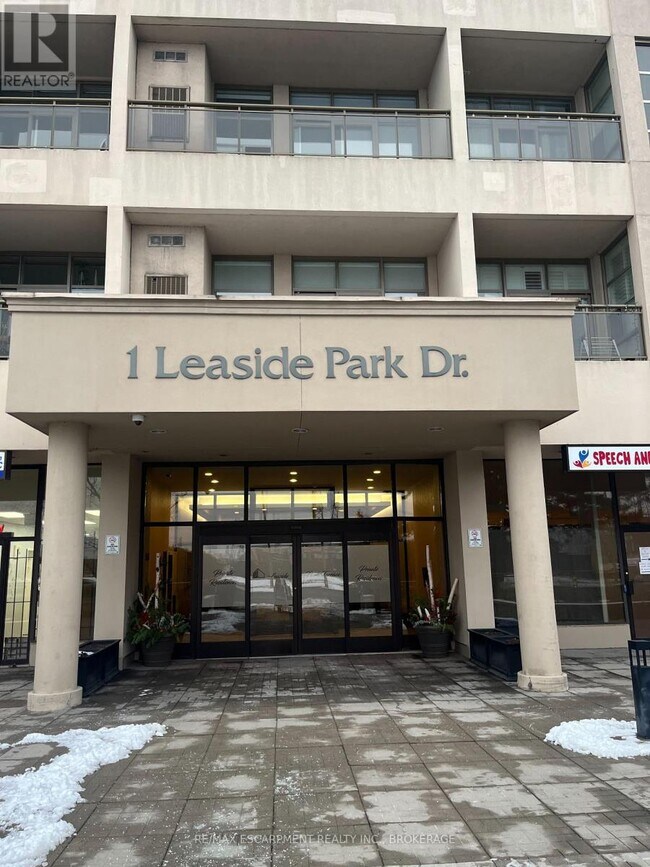 Building Photo - 1 Leaside Park Dr