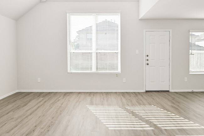 Foto del edificio - 4935 Sweet Chestnut Ln