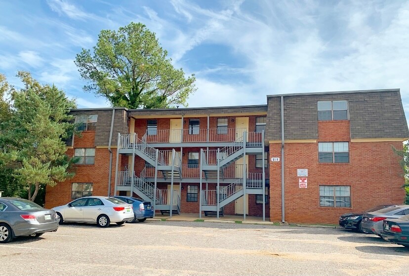 Primary Photo - 211 Thomas St