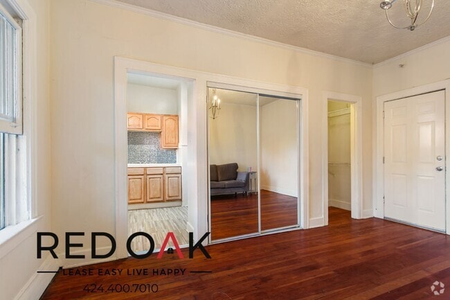 Building Photo - 532 S Coronado St