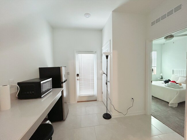 Foto del edificio - 5996 Blissful St